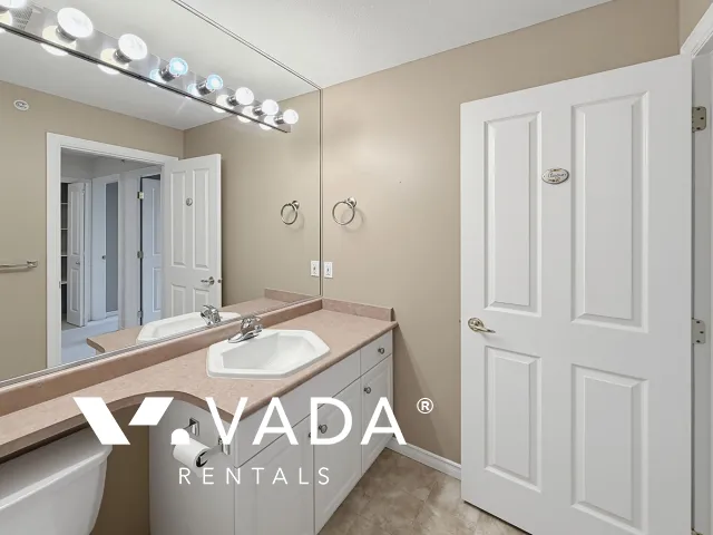 Citadel Pointe in Citadel - 3 Bedroom Townhouse For Rent in Port Coquitlam at 55 - 678 Citadel Drive, Port Coquitlam, BC, V3C 6M7
