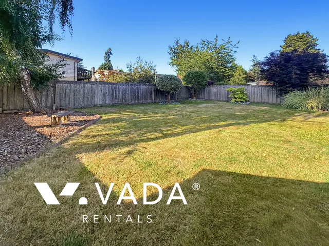 Steveston - 3 Bedroom House (Upper Level) For Rent in Richmond at 3380 Springthorne Crescent, Richmond, BC, V7E 1Z7
