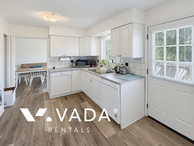 Steveston - 3 Bedroom House (Upper Level) For Rent in Richmond at 3380 Springthorne Crescent, Richmond, BC, V7E 1Z7
