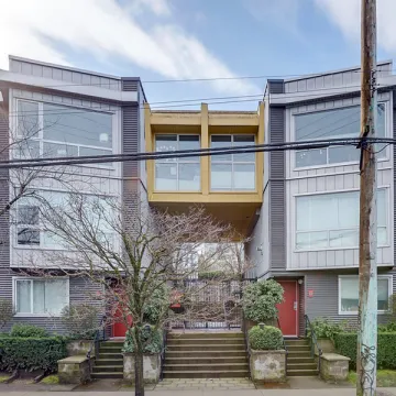 Building - Bohemia in Vancouver, BC at 672 West 6th Avenue