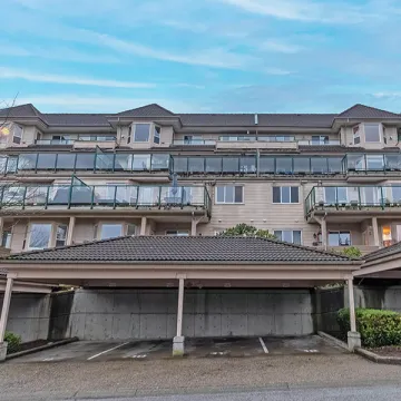 Building - Seafront Villa in Port Moody, BC at 121 Shoreline Circle