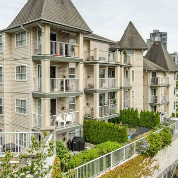 Building - Queens Terrace in New Westminster, BC at 135 11th Street