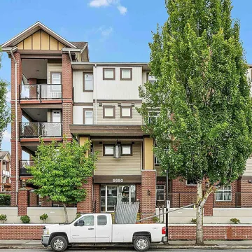 Building - Paddington Station in Langley, BC at 5650 201A Street