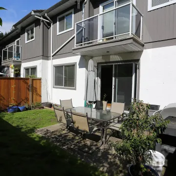 Building - Highland Glen Estates in Squamish, BC at Mamquam Road