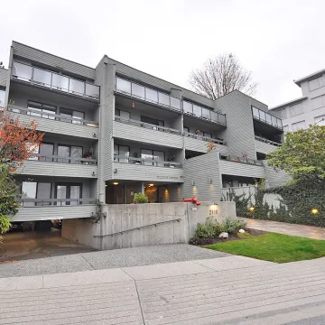 Building - Bellevue Gardens in West Vancouver, BC at 2119 Bellevue Avenue