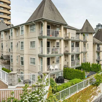 Building - Queens Terrace in New Westminster, BC at 135 11th Street