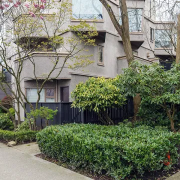 Laurel Court in Fairview - 1 Bedroom Townhouse For Rent in Vancouver 8 - 870 West 7th Avenue, Vancouver, BC, V5Z 4C1