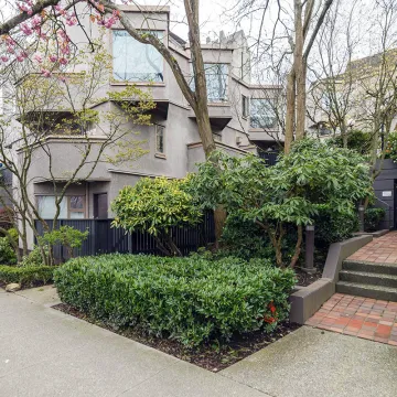 Laurel Court in Fairview - 1 Bedroom Townhouse For Rent in Vancouver 8 - 870 West 7th Avenue, Vancouver, BC, V5Z 4C1
