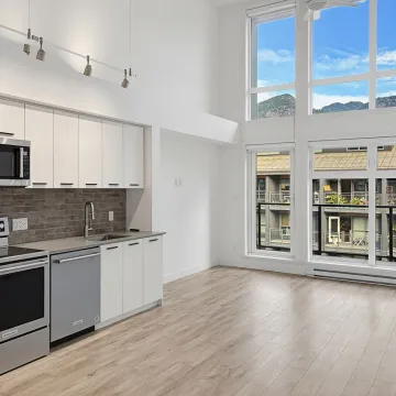 The Lauren in Downtown Squamish - 2 Bedroom Loft For Rent in Squamish 604 - 38013 Third Avenue, Squamish, BC, V8B 0Z8