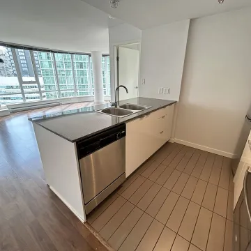 TV Towers in Yaletown - 2 Bedroom Apartment For Rent in Vancouver 1703 - 788 Hamilton Street, Vancouver, BC, V6B 0E9