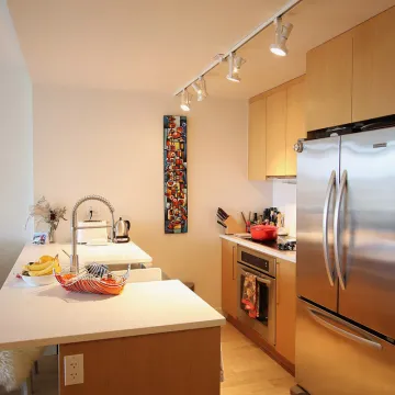 District in Mount Pleasant East - 1 Bed & Den Apartment Rental in East Vancouver - 1 MONTH FREE RENT 913 - 251 East 7th Avenue, Vancouver, BC, V5T 0B9