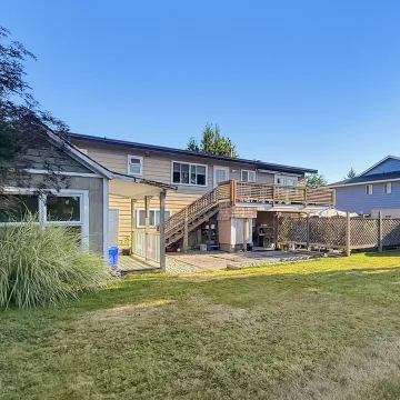 Steveston - 3 Bedroom House (Upper Level) For Rent in Richmond 3380 Springthorne Crescent, Richmond, BC, V7E 1Z7