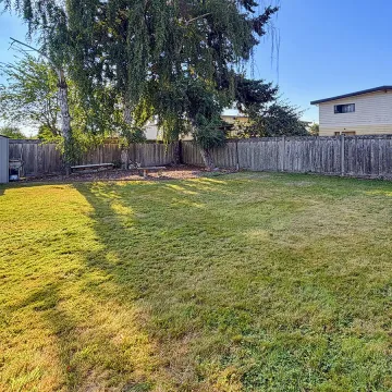 Steveston - 3 Bedroom House (Upper Level) For Rent in Richmond 3380 Springthorne Crescent, Richmond, BC, V7E 1Z7