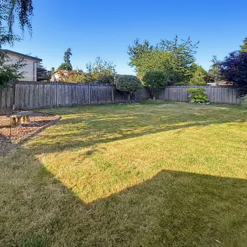 Steveston - 3 Bedroom House (Upper Level) For Rent in Richmond 3380 Springthorne Crescent, Richmond, BC, V7E 1Z7