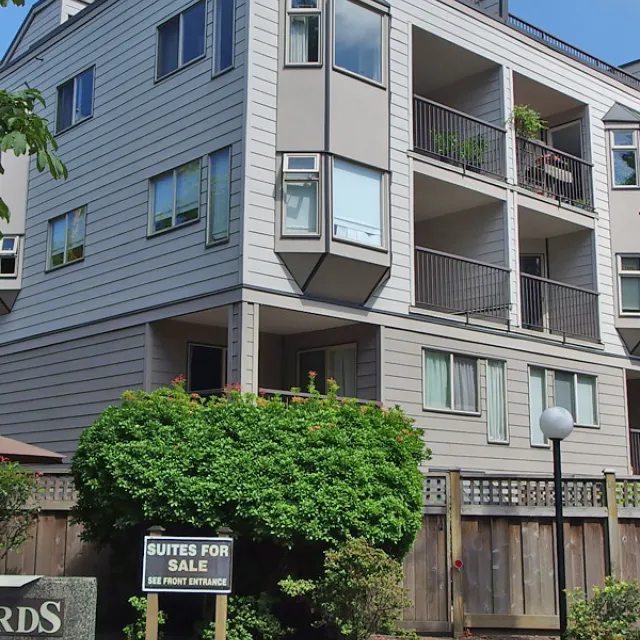 Building - The Courtyards in New Westminster, BC at 737 Hamilton Street