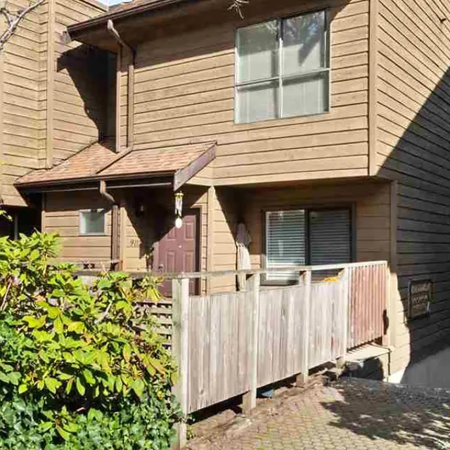 Building - Chalet Court in Burnaby, BC at 9102 - 9160 Centaurus Circle