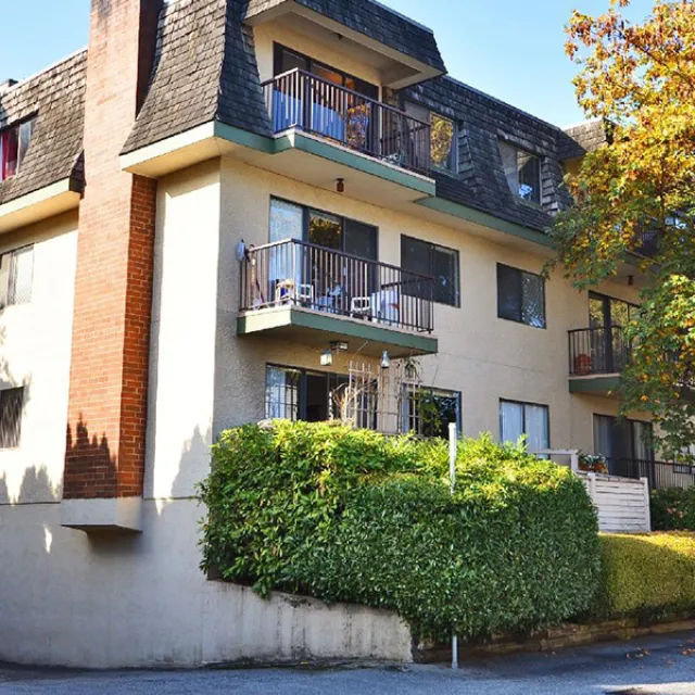 Building - Park Villa in New Westminster, BC at 466 East 8th Avenue