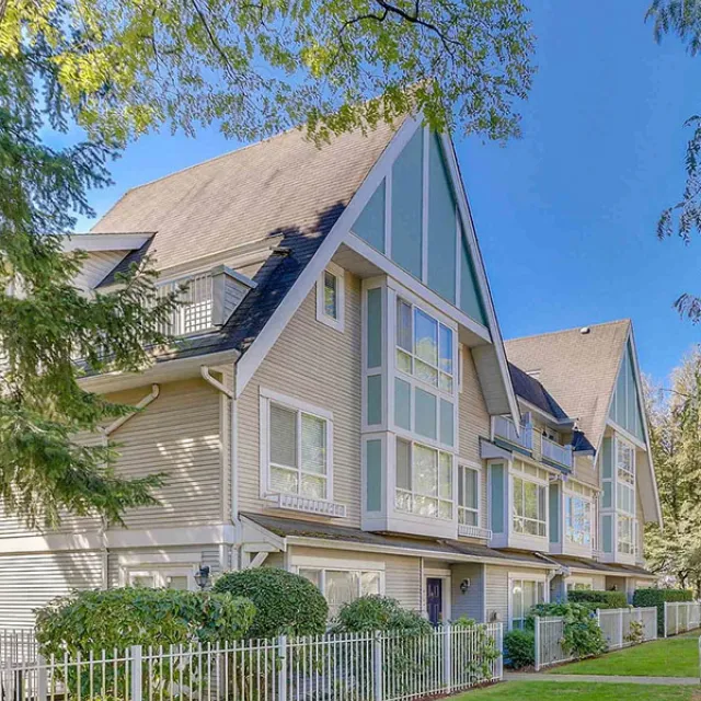 Building - Tudor Grove in Burnaby, BC at 6588 Southoaks Crescent