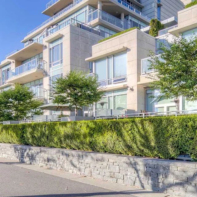 Building - Kings Landing in Vancouver, BC at 426 Beach Crescent
