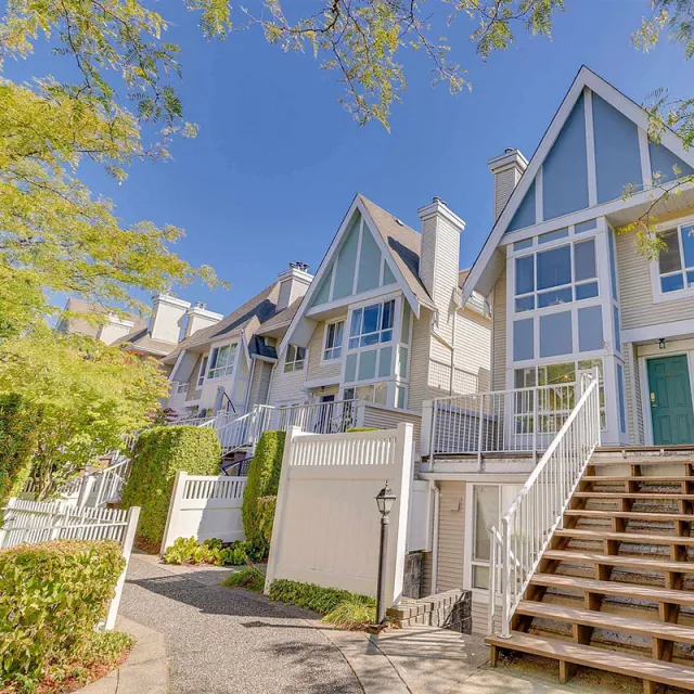 Building - Tudor Grove in Burnaby, BC at 6588 Southoaks Crescent