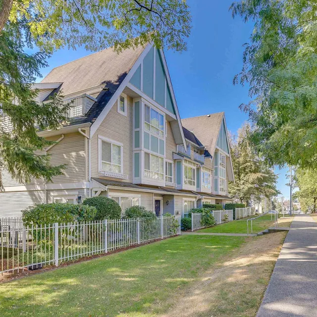 Building - Tudor Grove in Burnaby, BC at 6588 Southoaks Crescent