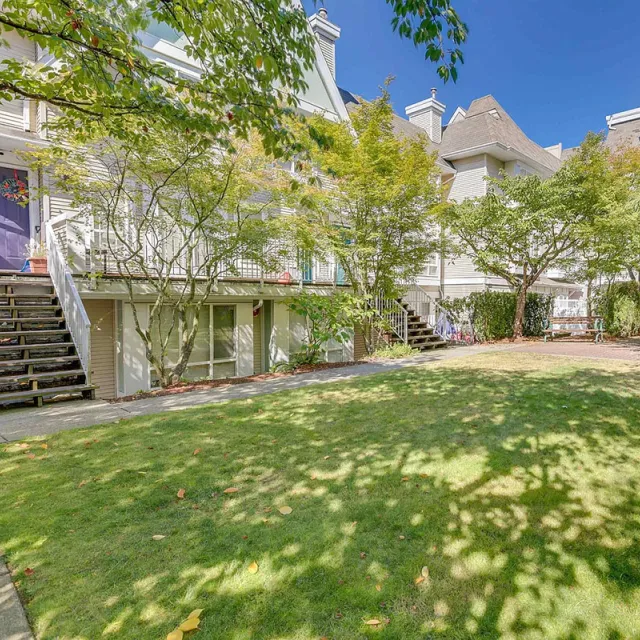 Building - Tudor Grove in Burnaby, BC at 6588 Southoaks Crescent