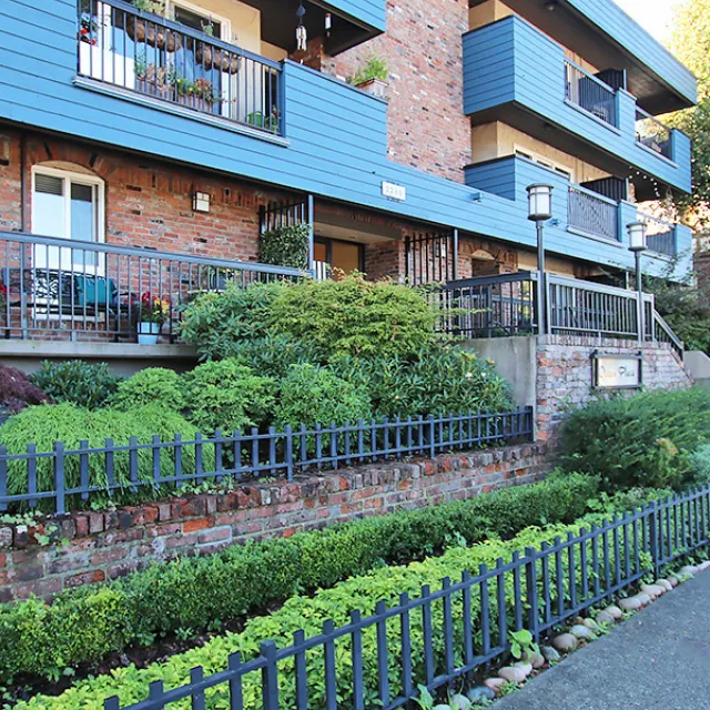 Ocean Place in Kitsilano - 1 Bedroom Apartment For Rent in Vancouver 104 - 2280 Cornwall Avenue, Vancouver, BC
