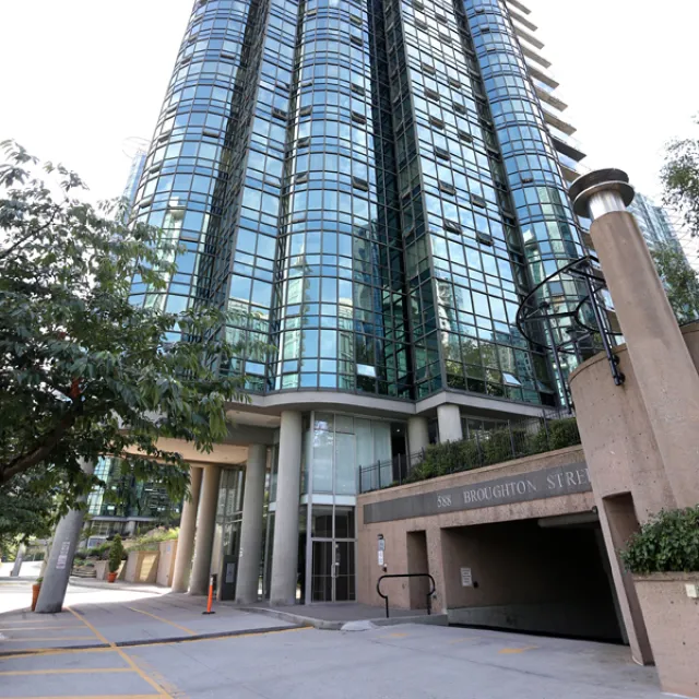 Harbourside Park in Coal Harbour - 1 Bedroom Apartment For Rent in Vancouver 1205 - 588 Broughton Street, Vancouver, BC