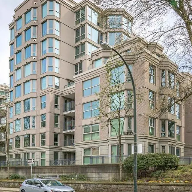 Cambridge Court in Fairview - 2 Bedroom Apartment For Rent in Vancouver 112 - 500 West 10th Avenue, Vancouver, BC