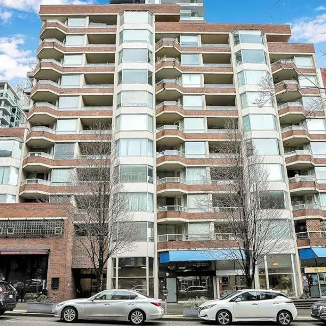 Hornby Court in Downtown - Furnished 1 Bedroom Apartment For Rent in Vancouver 1001 - 1330 Hornby Street, Vancouver, BC