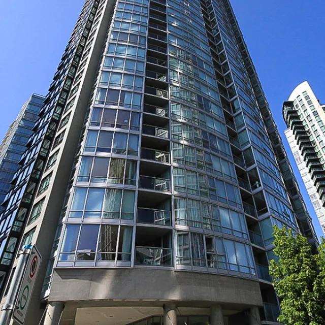 Azura in Yaletown - Furnished 1 Bedroom Apartment For Rent in Vancouver 1506 - 1438 Richards Street, Vancouver, BC