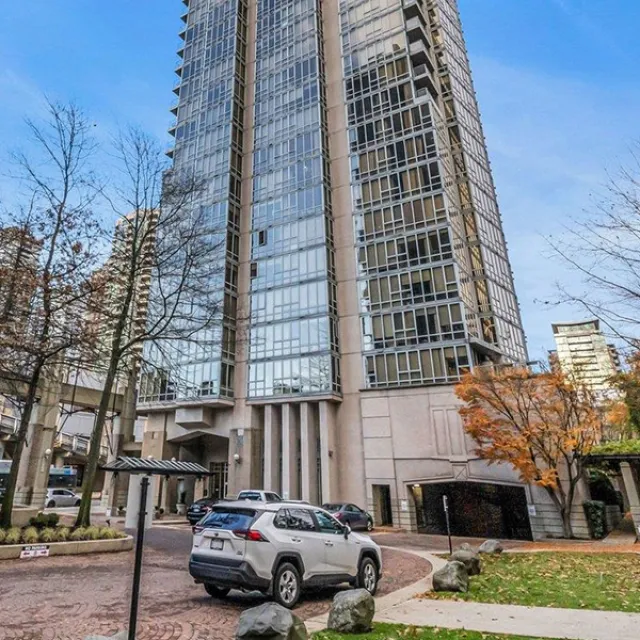 Pacific Place Landmark II in Yaletown - 2 Bedroom Apartment For Rent in Vancouver 806 - 930 Cambie Street, Vancouver, BC