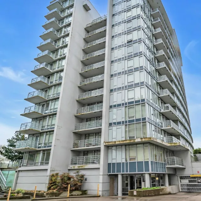 Versante in Brighouse - 2 Bedroom Apartment For Rent in Richmond 805 - 8288 Lansdowne Road, Richmond, BC