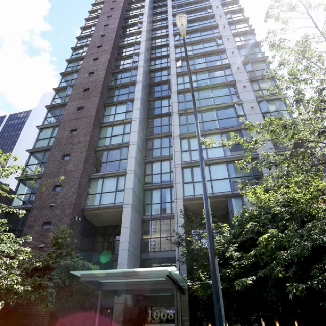 Canadian in Downtown - 2 Bedroom Townhouse For Rent in Vancouver 1060 Hornby Street, Vancouver, BC