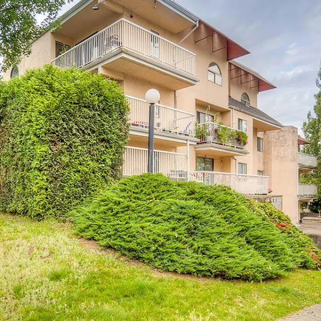 Sparwood in Mount Pleasant East - 1 Bedroom Apartment For Rent in Vancouver 204 - 975 East Broadway, Vancouver, BC, V5T 1Y3