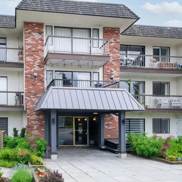 Bryanston Court in Kitsilano - 1 Bedroom Apartment For Rent in Vancouver 303 - 2040 Cornwall Avenue, Vancouver, BC, V6J 1E1