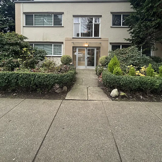 Valcrest Manor in The West End - 1 Bedroom Apartment For Rent in Vancouver 1 - 1208 Burnaby Street, Vancouver, BC, V6E 1P5