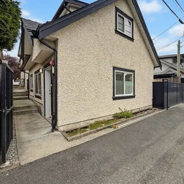 Marpole - 2 Bedroom Laneway House For Rent in Vancouver 172 East 60th Avenue, Vancouver, BC, V5X 1Z6