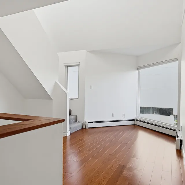 Laurel Court in Fairview - 1 Bedroom Townhouse For Rent in Vancouver 8 - 870 West 7th Avenue, Vancouver, BC, V5Z 4C1
