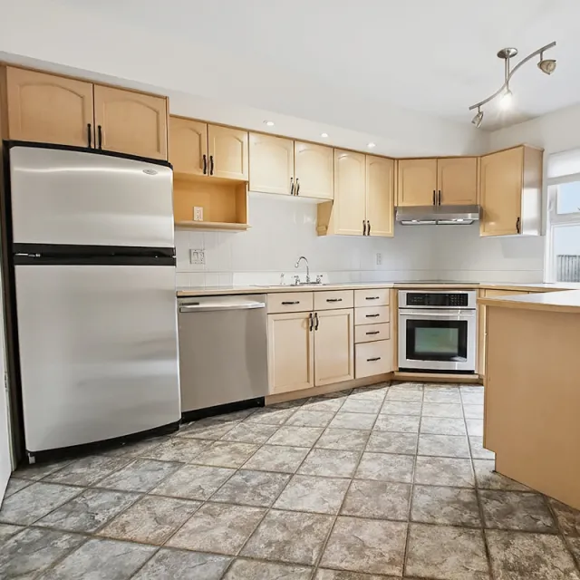 Laurel Court in Fairview - 1 Bedroom Townhouse For Rent in Vancouver 8 - 870 West 7th Avenue, Vancouver, BC, V5Z 4C1
