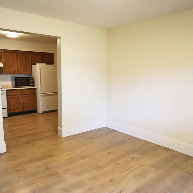 Riley Park - Unfurnished, 2 Bed 1 Bath Garden Suite For Rent at 4845B Elgin, Vancouver, V5V 4S2 Riley Park - Unfurnished, 2 Bed 1 Bath Garden Suite For Rent at 4845B Elgin, Vancouver, V5V 4S2