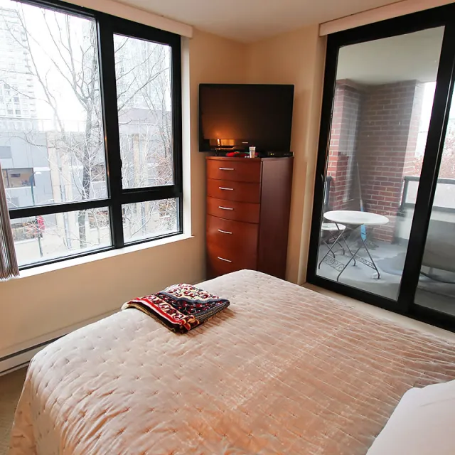 Yaletown Park in Yaletown - 1 Bedroom Apartment For Rent in Vancouver 407 - 977 Mainland Street, Vancouver, BC