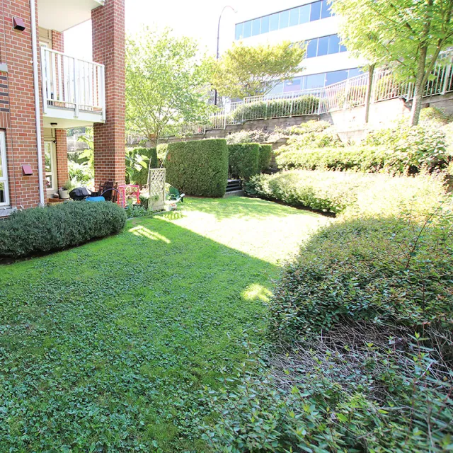 Collage in Brentwood - 2 Bedroom Apartment For Rent in Burnaby 112 - 4723 Dawson Street, Burnaby, BC