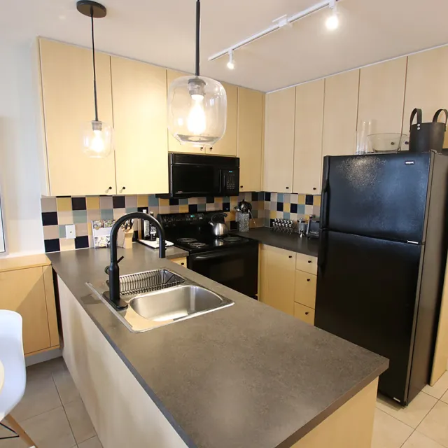 Eight One Nine in Downtown - 1 Bedroom Apartment For Rent in Vancouver 706 - 819 Hamilton Street, Vancouver, BC