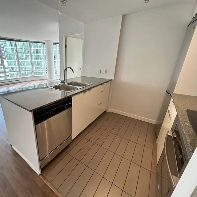 TV Towers in Yaletown - 2 Bedroom Apartment For Rent in Vancouver 1703 - 788 Hamilton Street, Vancouver, BC, V6B 0E9