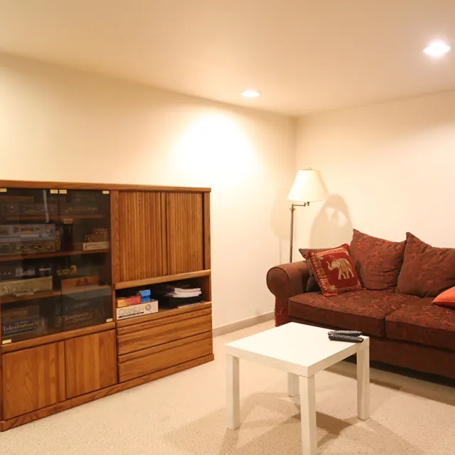 Kerrisdale - 2 Bedroom Garden Suite For Rent in Vancouver 2716 West 38th Avenue, Vancouver, BC