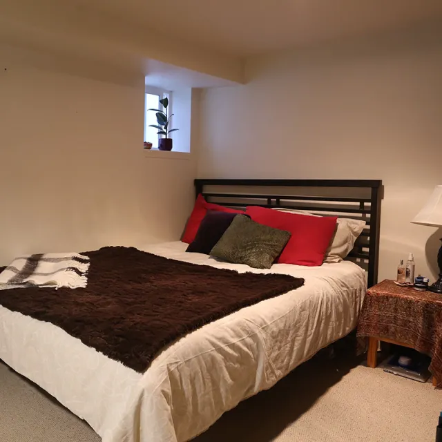 Kerrisdale - 2 Bedroom Garden Suite For Rent in Vancouver 2716 West 38th Avenue, Vancouver, BC