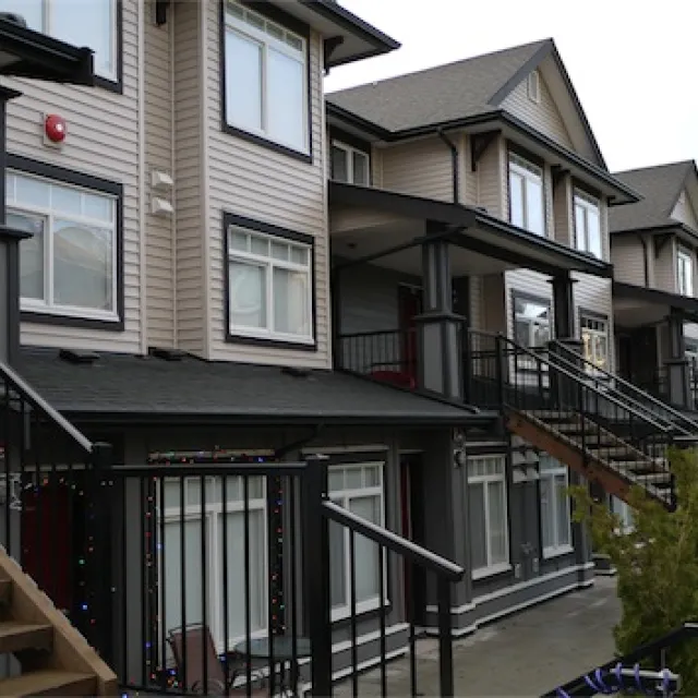 Kingsgate Gardens in Edmonds - 2 Bedroom Townhouse For Rent in Burnaby 77 - 7428 14th Avenue, Burnaby, BC