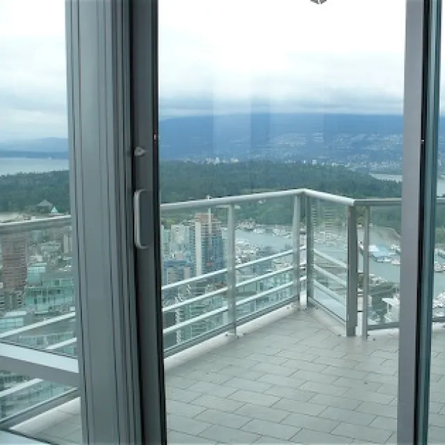 Shangri-La in Downtown - 2 Bedroom Apartment For Rent in Vancouver 5202 - 1128 West Georgia Street, Vancouver, BC