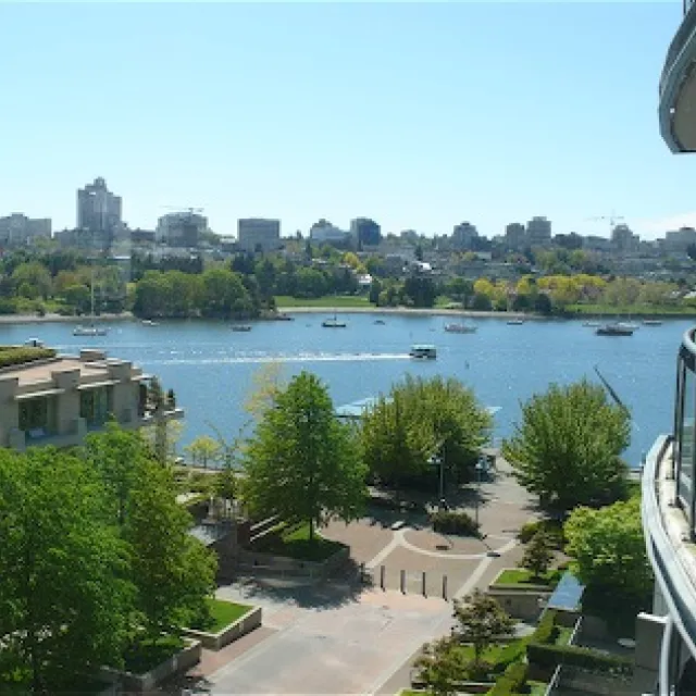 Columbus in Yaletown - 3 Bedroom Apartment For Rent in Vancouver 709 - 1383 Marinaside Crescent, Vancouver, BC